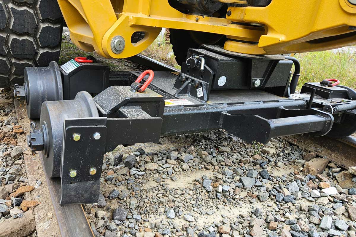 Dymax Rail Rider X2-15T detachable hi-rail attachment for 13-15-ton track excavators — Cat 313/315, Deere 135/145, Komatsu PC138 class
